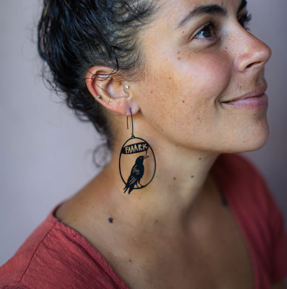 DENZ Crow (Faaark) earrings in Black