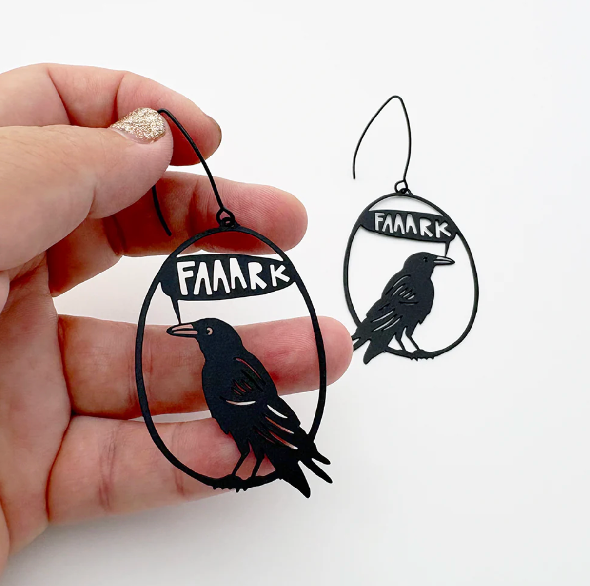 DENZ Crow (Faaark) earrings in Black