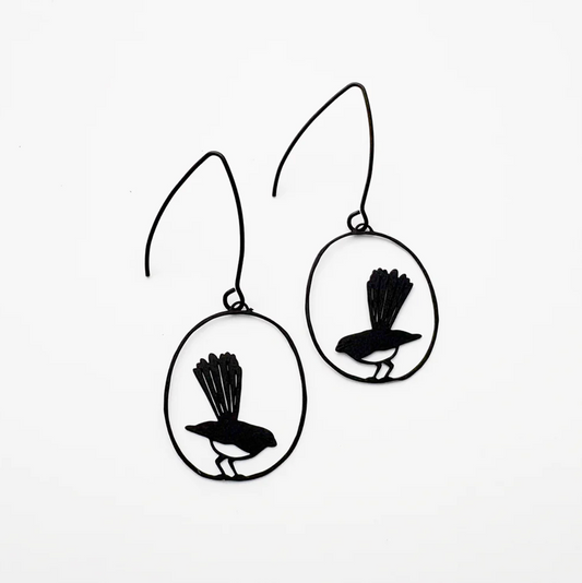 DENZ Mini Willy Wagtail earrings in Black