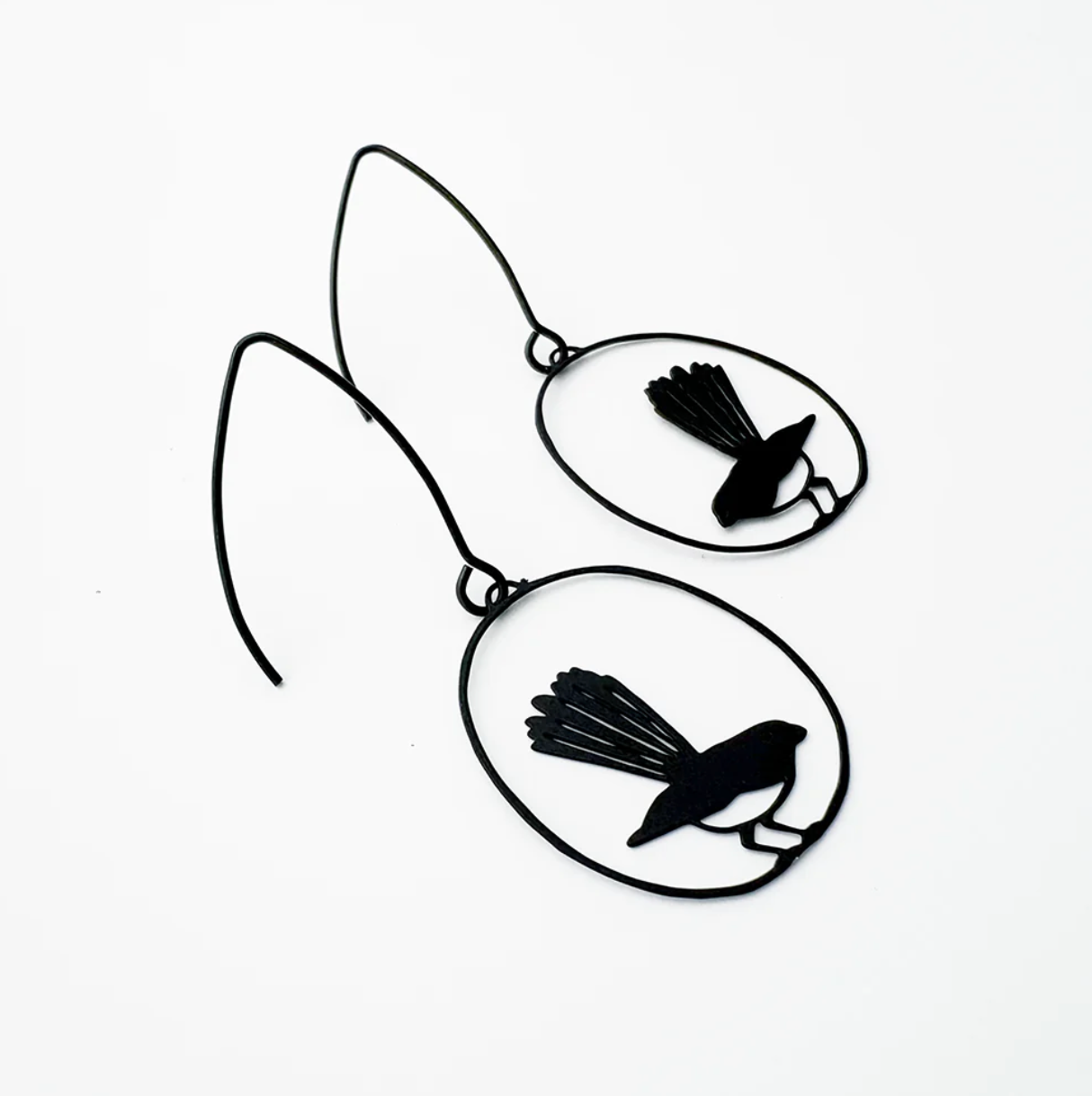 DENZ Mini Willy Wagtail earrings in Black