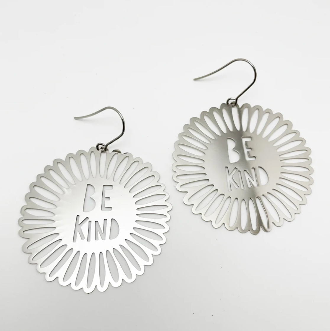 DENZ "Be kind" statement earrings - silver