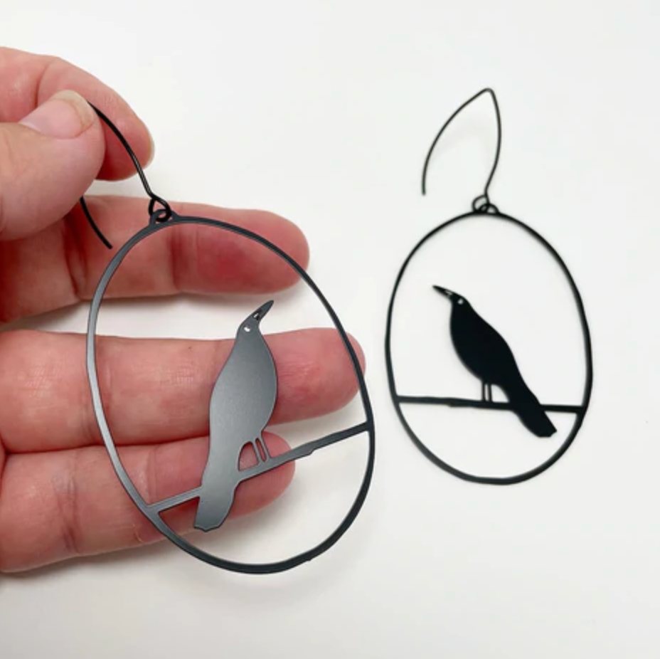 DENZ "Blackbird" statement earrings - black