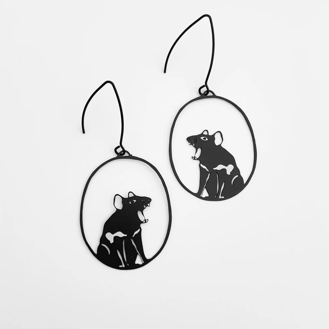 DENZ "Tasmanian Devil" statement earringsin Black/White