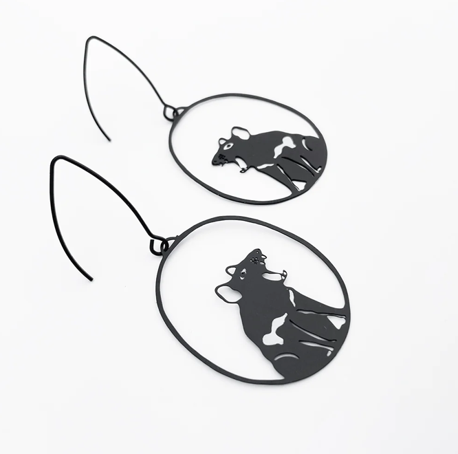 DENZ "Tasmanian Devil" statement earringsin Black/White